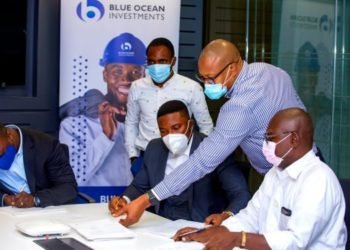 Senior management of both parties signing the agreement