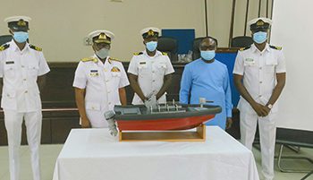 Chief Naval Staff (second left), Vice Chancellor of RMU (second right) and the students
