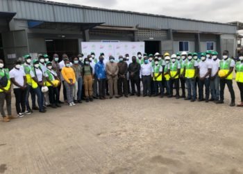 A group picture of dignitaries and technical team of SunPower