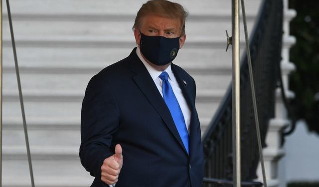 The president was pictured giving the 'thumbs up' as he left the White House. Image: Getty Images