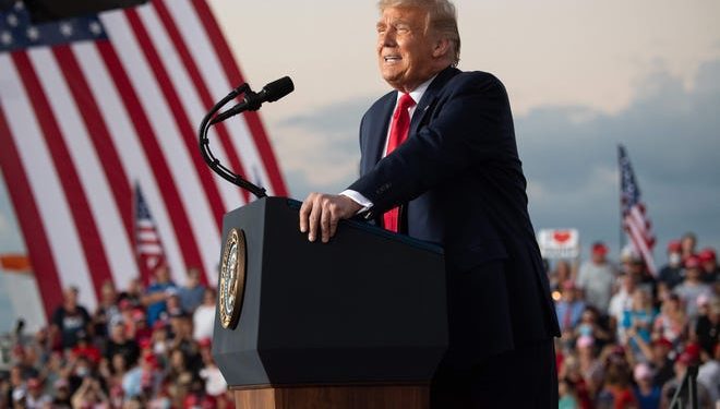 White House physician confirms President Trump tests negative for COVID-19 1 Trump campaigns at Sanford. Image: AP
