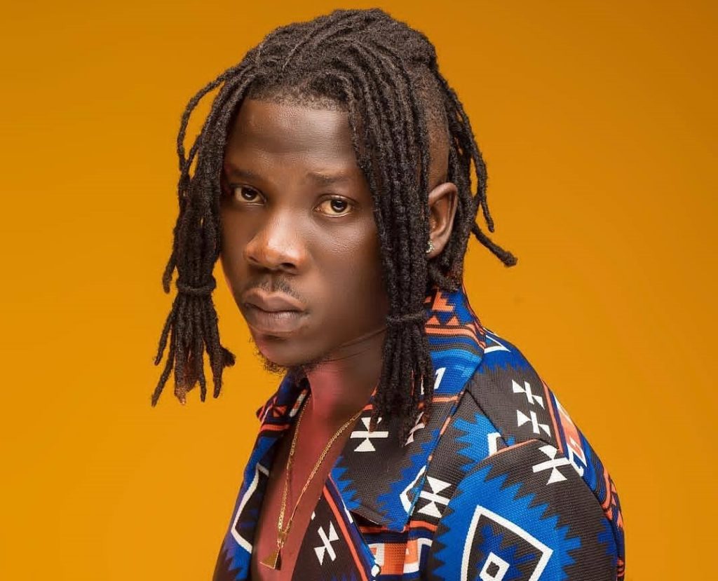 Stonebwoy, has pleaded with the people of Ashiaman to allow peace reign.