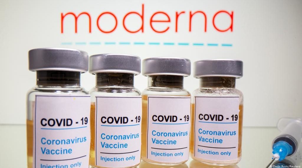 US authorizes Moderna's COVID-19 vaccine for emergency use 1 US authorizes Moderna's COVID-19 vaccine for emergency use