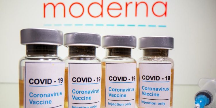 US authorizes Moderna's COVID-19 vaccine for emergency use 1 US authorizes Moderna's COVID-19 vaccine for emergency use