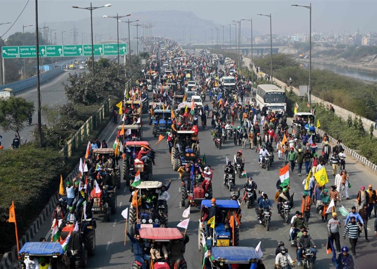Angry farmers drive thousands of tractors into New Delhi in huge protest 1 Angry farmers drive thousands of tractors into New Delhi in huge protest