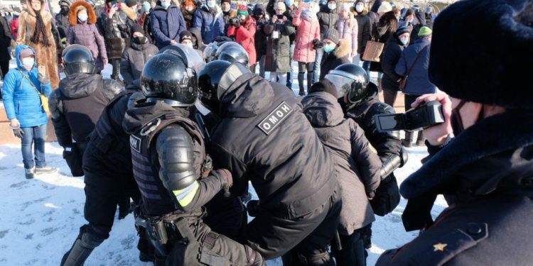 Russia: Over 200 people arrested amid nationwide protests after Navalny arrest 1 Russia: Over 200 people arrested amid nationwide protests after Navalny arrest