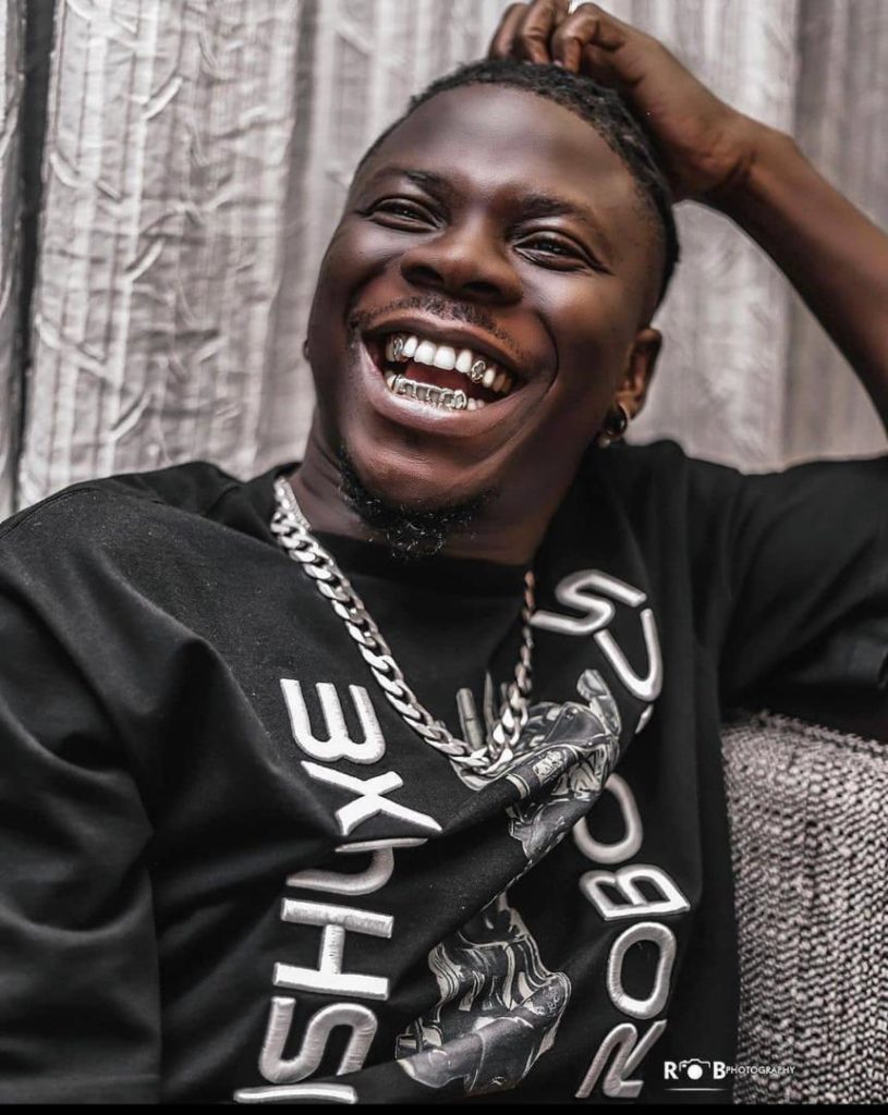 Ghanaian dancehall superstar, Livingstone Etse Satekla, popularly known as Stonebwoy, has shown his loyal fans his other side of looking cool.