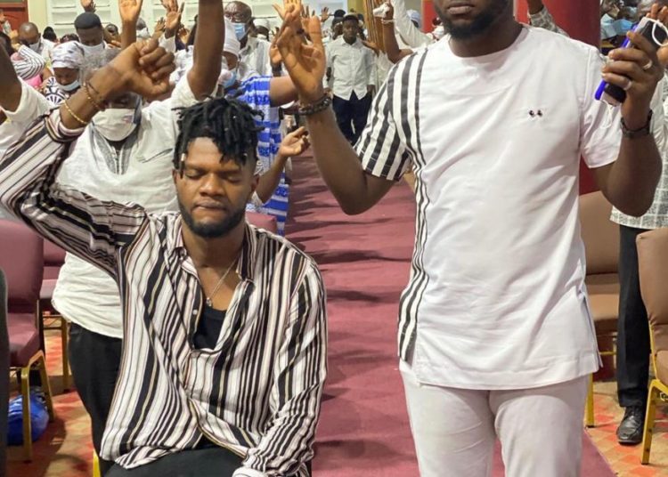 ANTOA TODAY, CHURCH TOMORROW – OGIDI BROWN 1 In a video that is fast going viral on social media, the CEO of OGB music, Ogidi Brown is spotted leading praises and worship at his church during the 31st December service.