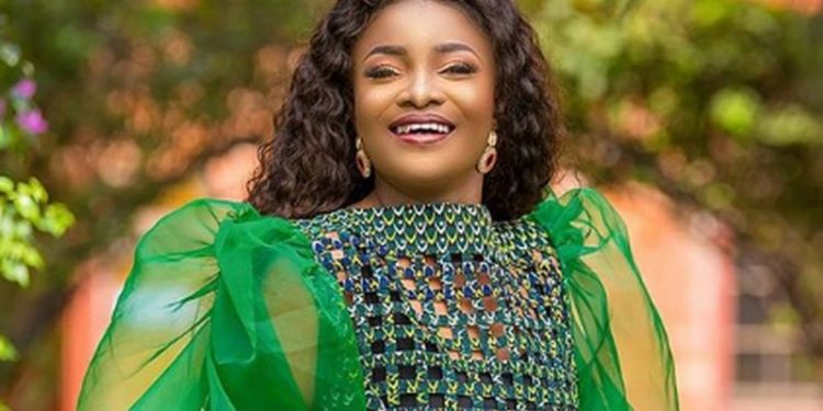 Ohemaa Mercy, has revealed that she once used Stonebwoy's single hit song 'Tuff Seed', as a theme for a sermon. Ohemaa Mercy made this shocking disclosure