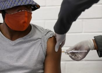 African nations encouraged to use AstraZeneca vaccine despite COVID-19 variants 2 African nations encouraged to use AstraZeneca vaccine despite COVID-19 variants