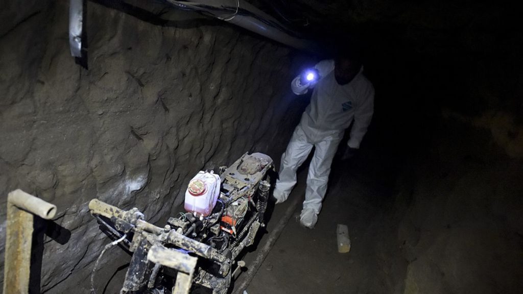 El Chapo’s wife arrested in the US on drug trafficking charges 3 moto
