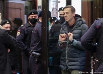 US and EU sanction Russian officials over attempted murder and jailing of Alexei Navalny