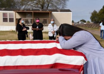 US becomes first country to record 500,000 Covid-19 deaths