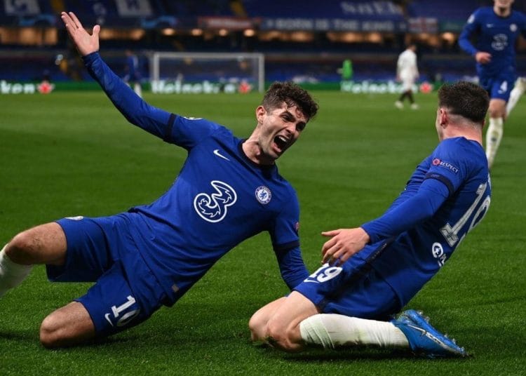 Mount celebrates second goal with Pulisic