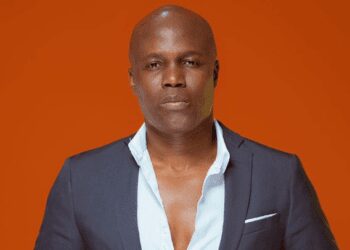 Ded Buddy (QWECi), in his fight to bring to bear the shortfalls of the Ghana Music Rights Organization (GHAMRO), has fired shots at the executive of the royalty organization calling them "clowns of clowns".
