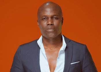 Ded Buddy (QWECi), in his fight to bring to bear the shortfalls of the Ghana Music Rights Organization (GHAMRO), has fired shots at the executive of the royalty organization calling them "clowns of clowns".