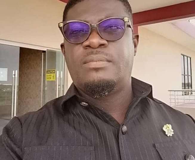 Vice Chairman of the Kwabre Development Fund (KWADEF), David Twumasi, has called for the maintenance of the district chief executive of the Afigya Kwabre South District of the Ashanti Region.