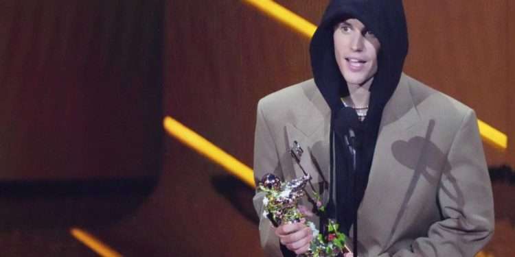 The 2021 MTV Video Music Awards has successfully come to an end with the likes of Wizkid, Beyonce Justin Bieber, Lill Nas X, among others walking home with awards.