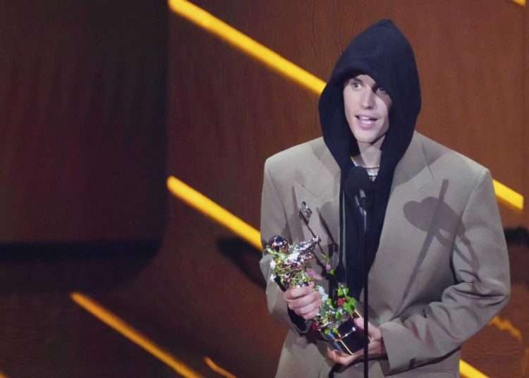 Wizkid, Beyonce, Justin Bieber, bag awards at VMAs 2021 1 The 2021 MTV Video Music Awards has successfully come to an end with the likes of Wizkid, Beyonce Justin Bieber, Lill Nas X, among others walking home with awards.