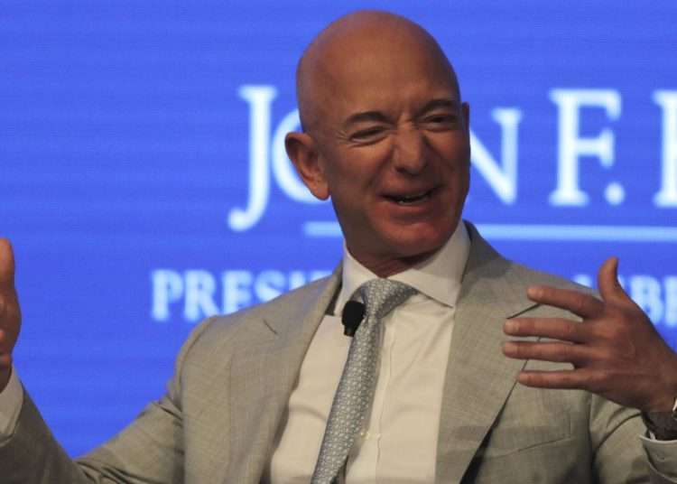 Jeff Bezos funds anti-aging technology to help humans live forever 1 The world's richest man, Jeff Bezos, is reportedly investing in anti-aging technology that could extend the average human lifespan by up to 50 years.