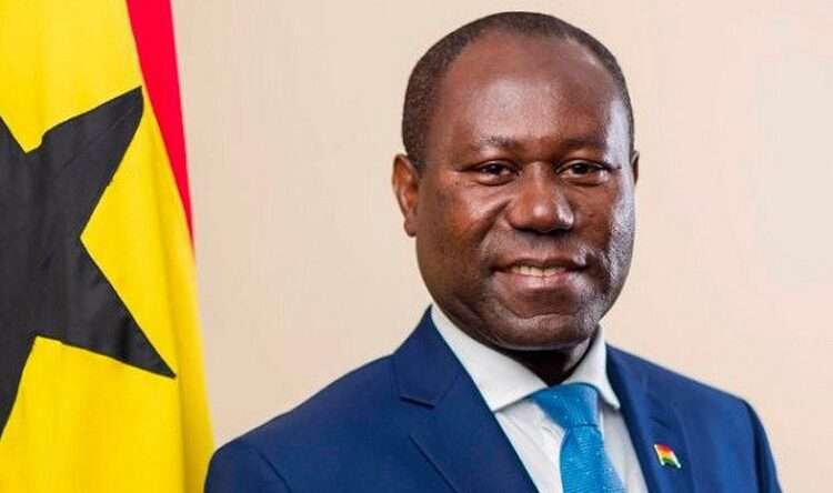 COCOBOD Promotes Hand Pollination to Boost Cocoa Production in Ghana