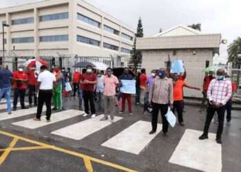 Protesters picket at Chevron Nigeria in 2020. Image credit: Sahara Reporters
