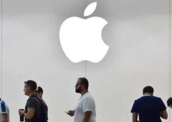 Apple Gives Engineers $180,000 Bonus to Prevent Them From Defecting to Meta and Other Tech Rivals 9 Apple Gives Engineers $180,000 Bonus to Prevent Them From Defecting to Meta and Other Tech Rivals.