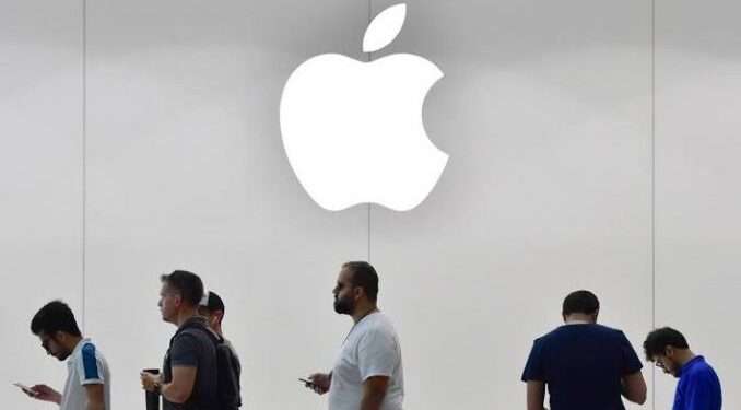 Apple Gives Engineers $180,000 Bonus to Prevent Them From Defecting to Meta and Other Tech Rivals.
