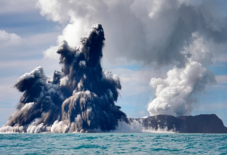 Tonga Calls for ‘Immediate Aid’ Over Volcanic Eruption 1 Tonga