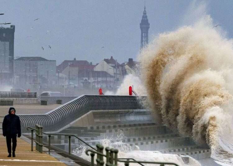 UK Weather: Millions Told to Stay Home Over Storm Hits 1 123301043 hi073897017