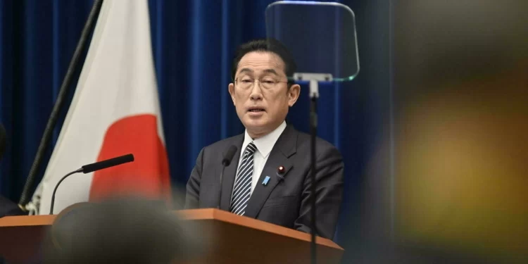Japan Eases COVID-19 Border Rules for Workers, Students 1 Japan will ease its border restrictions to allow in students and other visaholders, but tourists will still be barred David Mareuil POOL/AFP