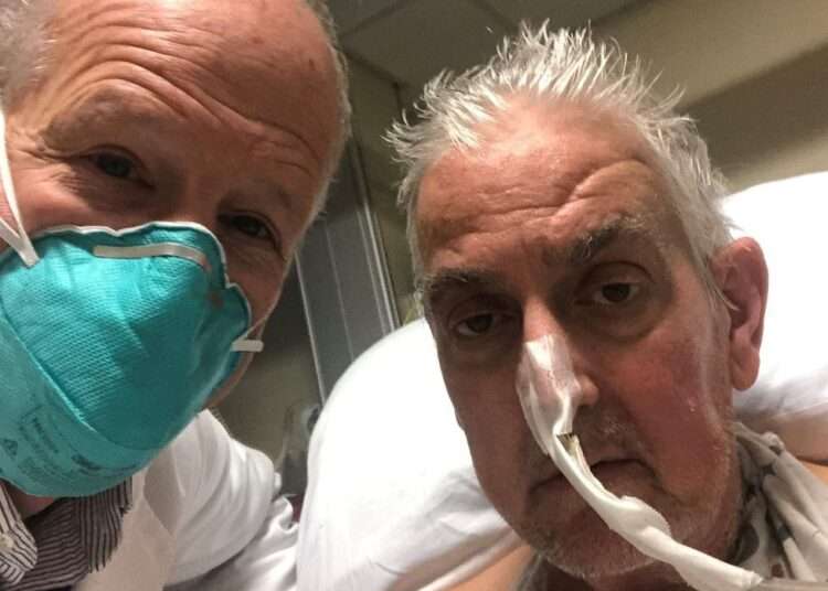 Man With Genetically Modified pig Heart Dies 1 Surgeon Bartley P Griffith pictured with David Bennett earlier this month