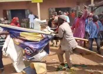 Angry NPP youth in Yendi