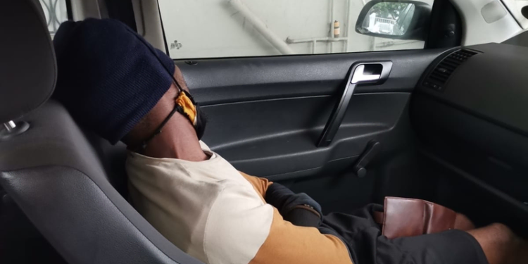 Robber Falls Asleep Inside Car he Broke Into 1 Robber Falls Asleep Inside a Car he Broke Into