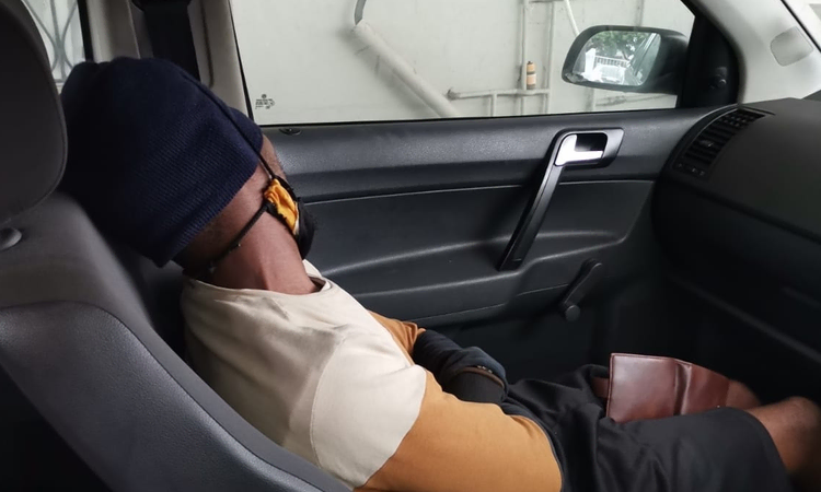 Robber Falls Asleep Inside Car he Broke Into 1 Robber Falls Asleep Inside a Car he Broke Into