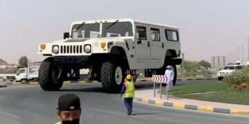Sheikh has built the world's biggest Hummer H1, with stairs, a toilet with a sink and a guest space with a 360-degree view spread out over two storeys.