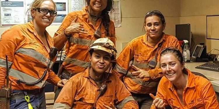 Women in Mining Still Suffer Bullying, Discrimination- Report 1 Women miners