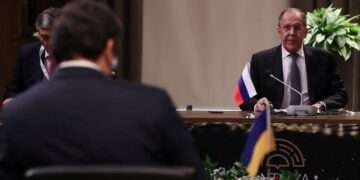Russia's Lavrov (R) in talks with Ukraine's Kuleba - but there was no immediate breakthrough