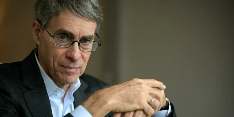 Human Rights Watch Chief to Step Down After Three Decades 1 Executive Director of Human Rights Watch (HRW), Kenneth Roth