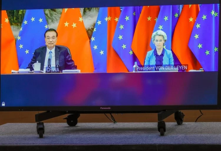Chinese Premier Li Keqiang and European Commission President Ursula von der Leyen speak via video conference [Olivier Matthys/Pool/AP]