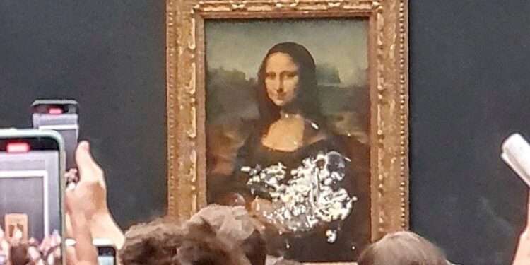 Man dressed as old woman throws cake at da Vinci painting