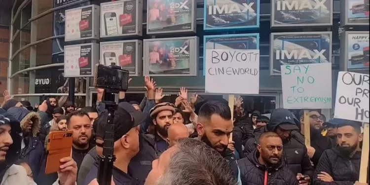 Cineworld Pulls Back Movie About Prophet Muhammad's Daughter 1 An image of some Muslims protesting