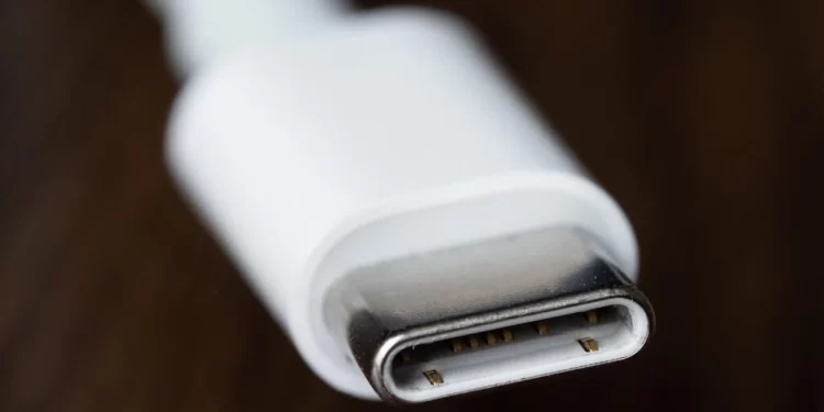 EU to Require Single Charger for all Smartphones 1 A USB Type-C cable. © Wikimedia Commons