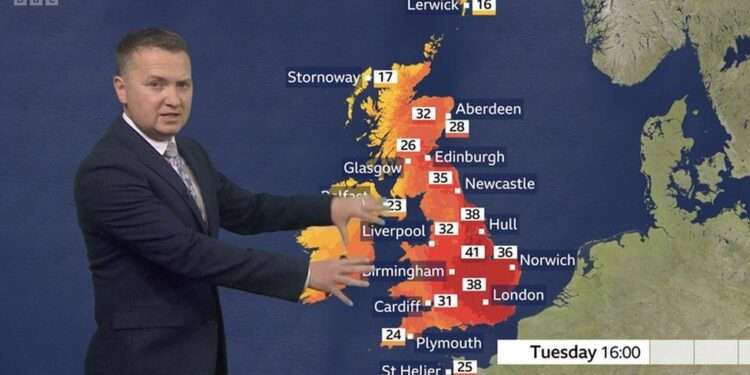 UK Heatwave: Weather Forecasters Report Trolling 1 BBC forecaster Matt Taylor said: "The weather is very emotive. It gets people so worked up"
