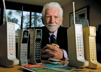 Get A Life- Man Who Invented Cell Phones Advice People Who Spend Hours On Device 1 An image of Martin Cooper