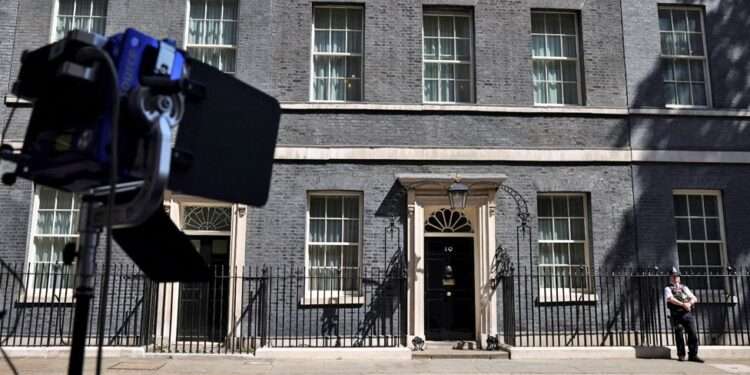 Tory Leadership Hopefuls Battle to Secure MPs' Votes 1 Entrance of No.10 Downing Street