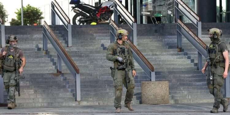 Gunman Kills Three in Field's Shopping Mall 1 Security forces arrived at the scene moments after the first reports of a shooting