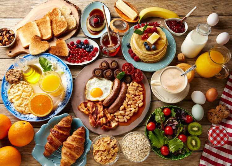 A team of scientists from University of Aberdeen has found ways of controlling people's meals to compare the impact of a large breakfast or a large dinner.