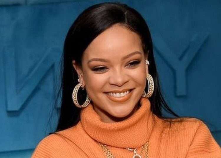 Rihanna Billed To Headline Super Bowl Halftime 1 Pop superstar, Rihanna, will headline the half-time show at next year February's Super Bowl in Arizona, the NFL has announced.