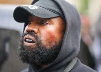 JP Morgan Cuts Ties With Kanye West 7 US banking giant, JP Morgan Chase, is ending its relationship with the rapper and designer, Kanye West and his Yeezy brand.